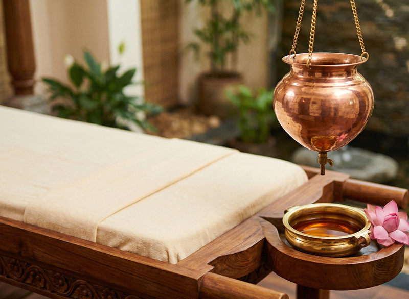 Traditional Panchakarma detox and rejuvenation equipment used by the best Ayurveda doctor in Thanjavur.